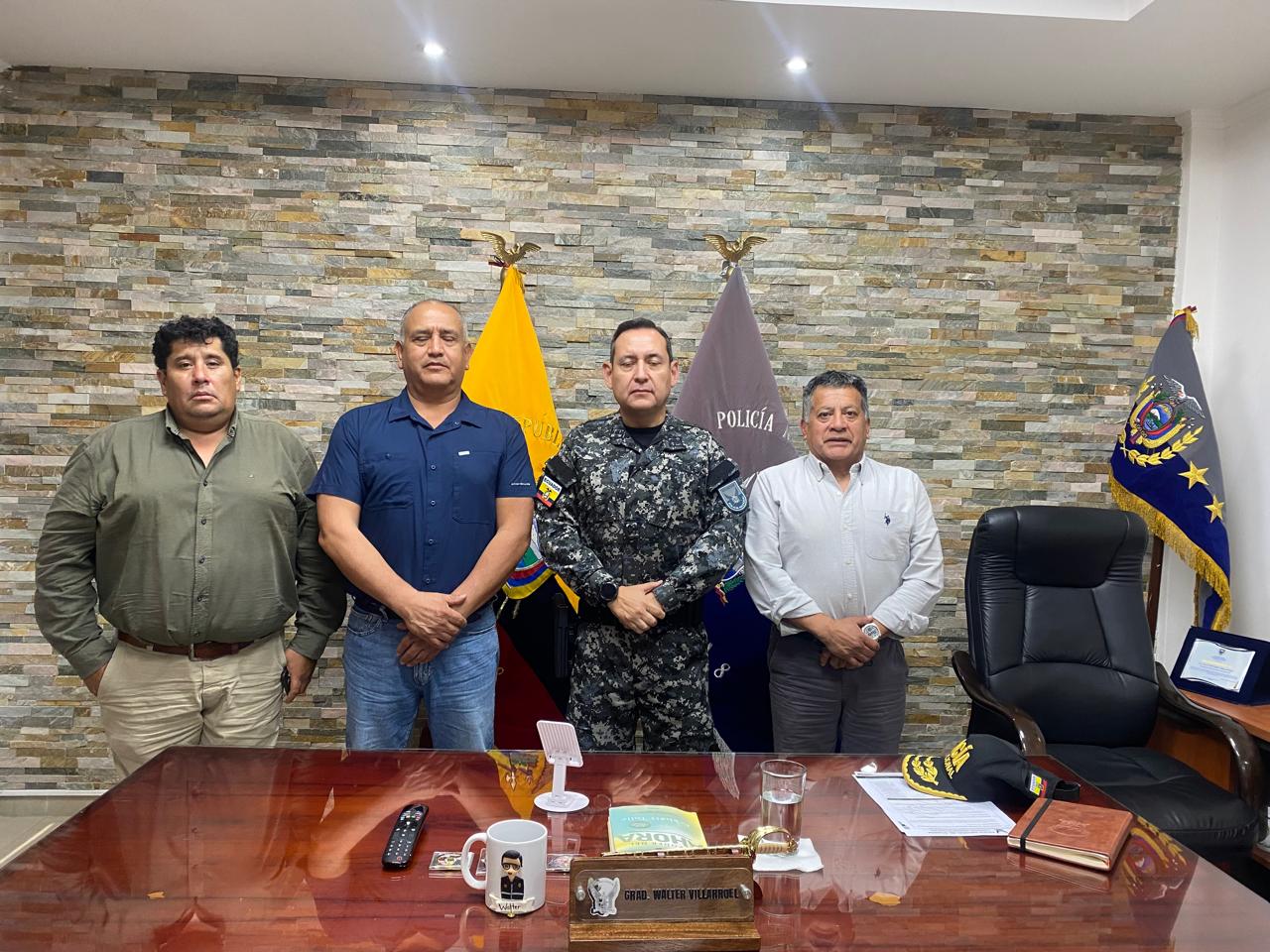 FENATRAPE se reune con el Comandante de la Policia Nacional Zona 8, para analizar acciones de Seguridad en las carreteras de la provincia